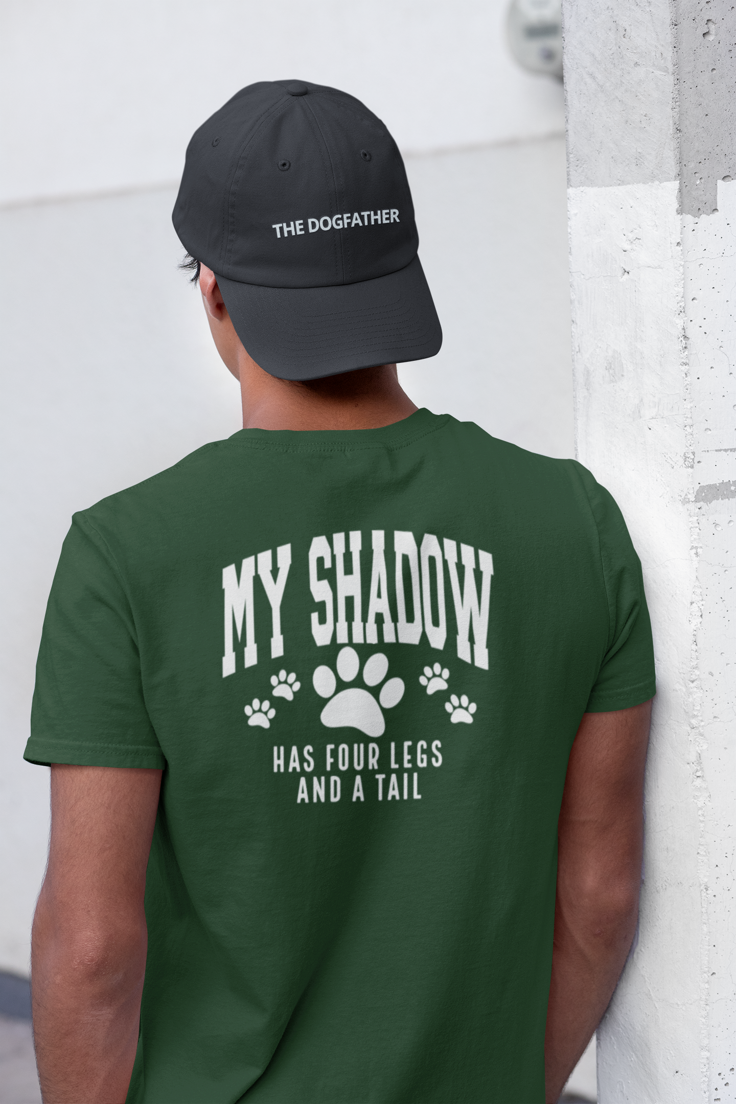 T-shirt - My shadow has four legs and a tail