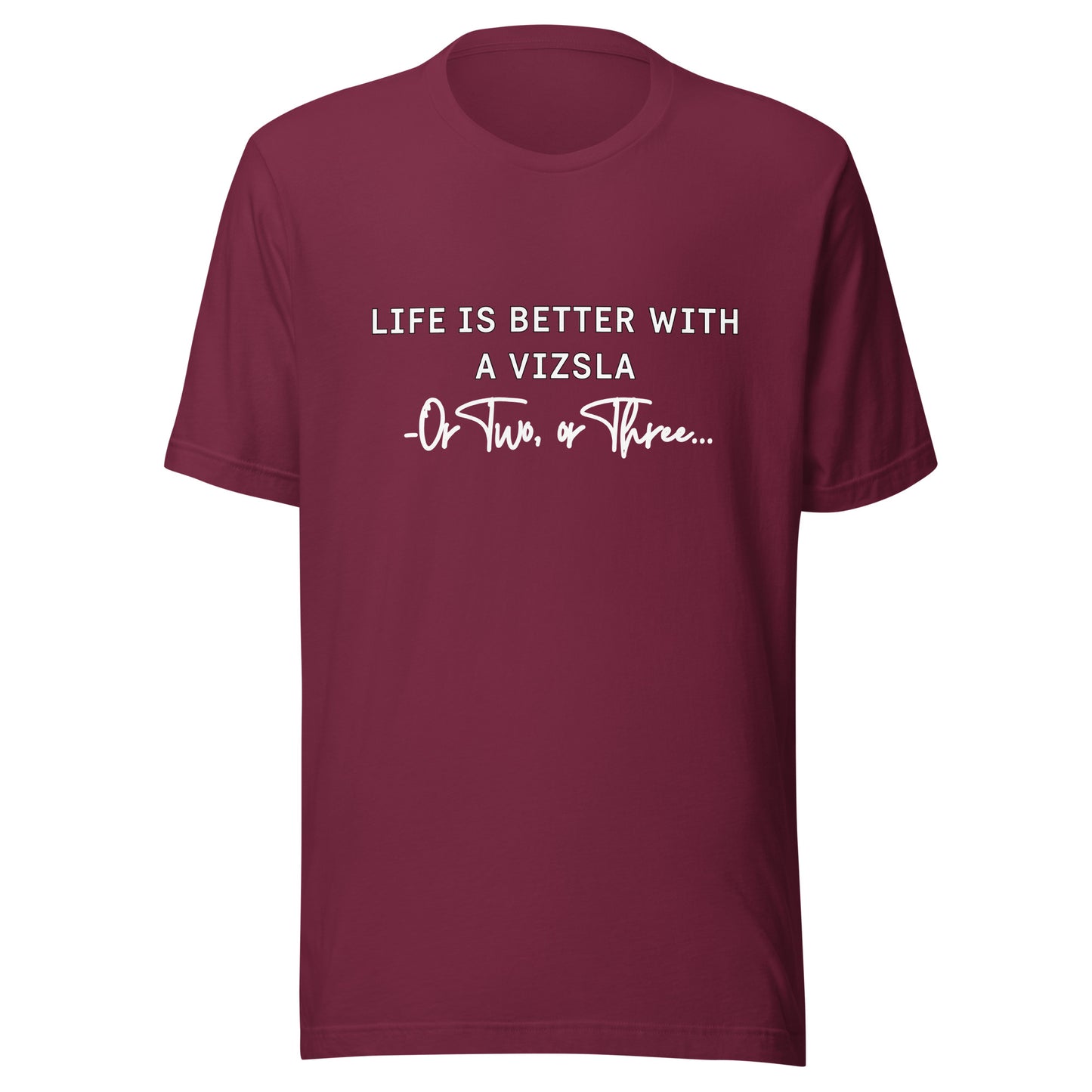 Maroon rood vizsla T-shirt met de tekst Life Is Better With A Vizsla, Or Two, or Three