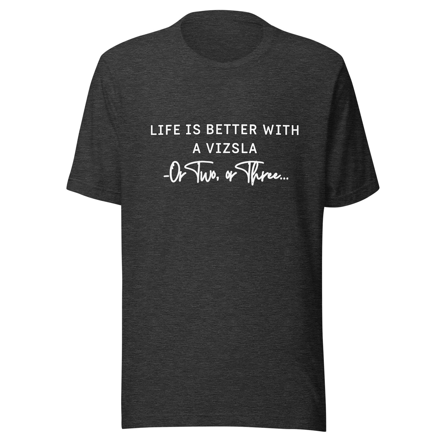 Donker grijs vizsla T-shirt met de tekst Life Is Better With A Vizsla, Or Two, or Three