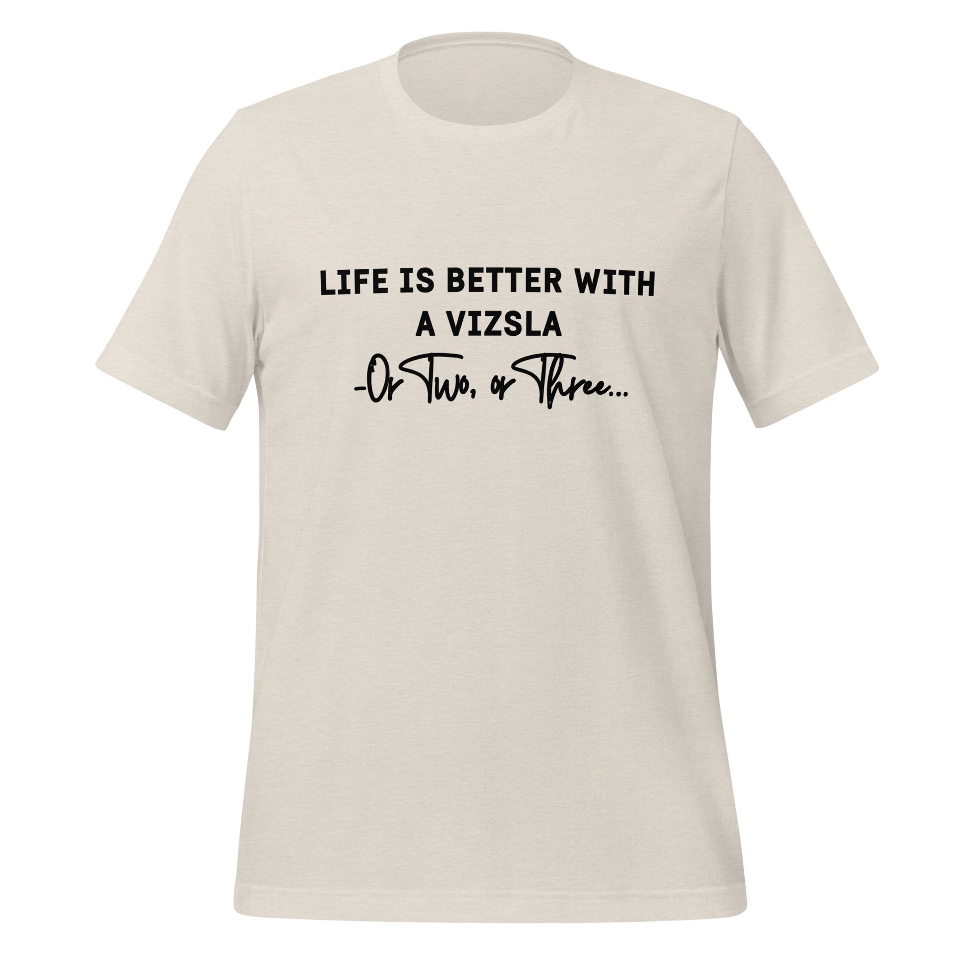 Heather dust vizsla T-shirt met de tekst Life Is Better With A Vizsla, Or Two, or Three