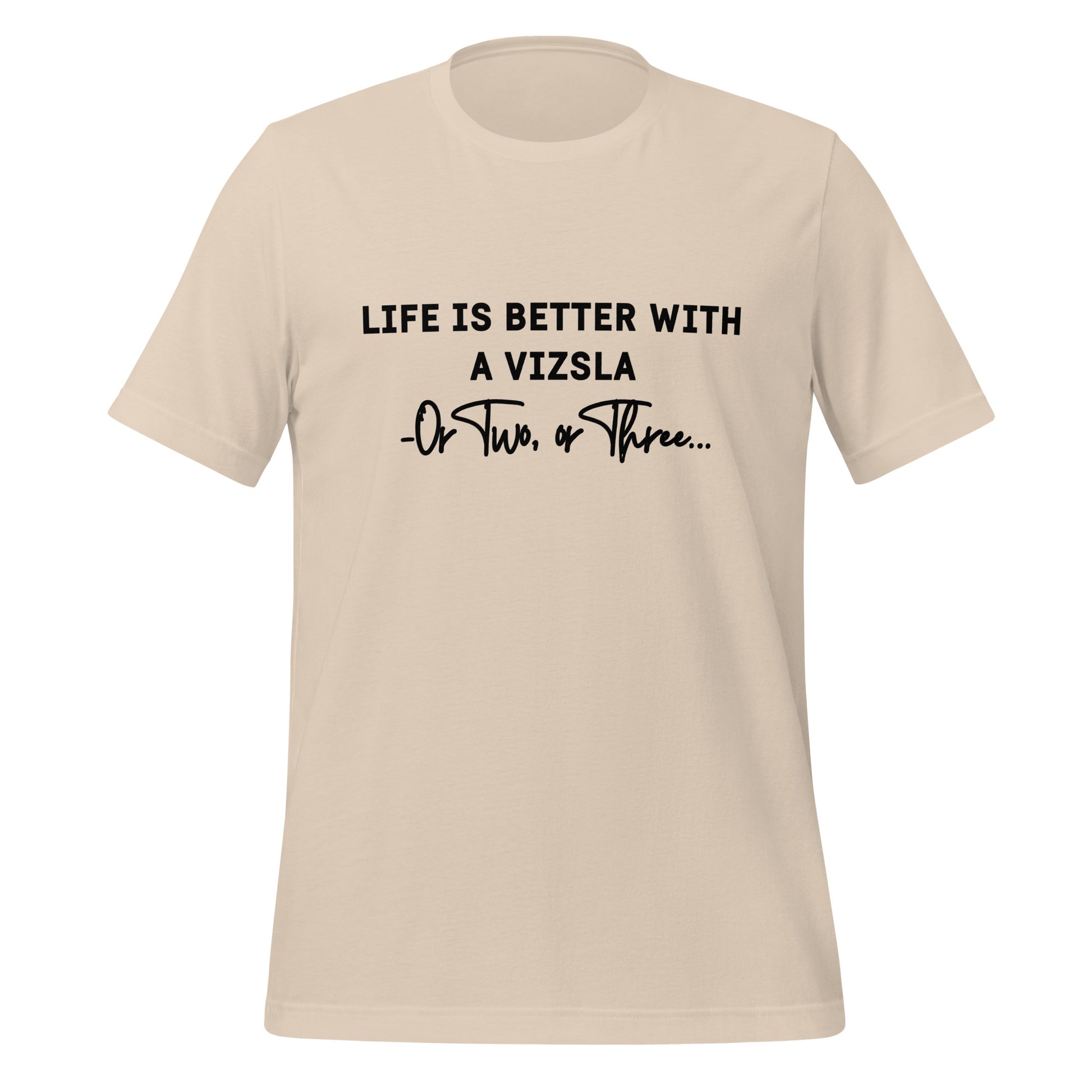 Soft cream vizsla T-shirt met de tekst Life Is Better With A Vizsla, Or Two, or Three
